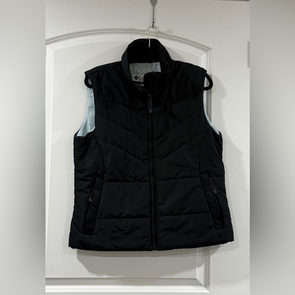Columbia Women’s Black Insulated Puffer Vest Size L Full Zip Pockets Lightweight